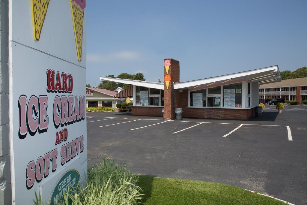 Holiday Hill Inn & Suites Dennisport Exteriör bild