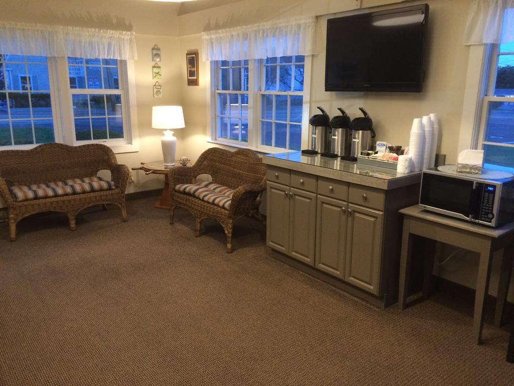 Holiday Hill Inn & Suites Dennisport Exteriör bild