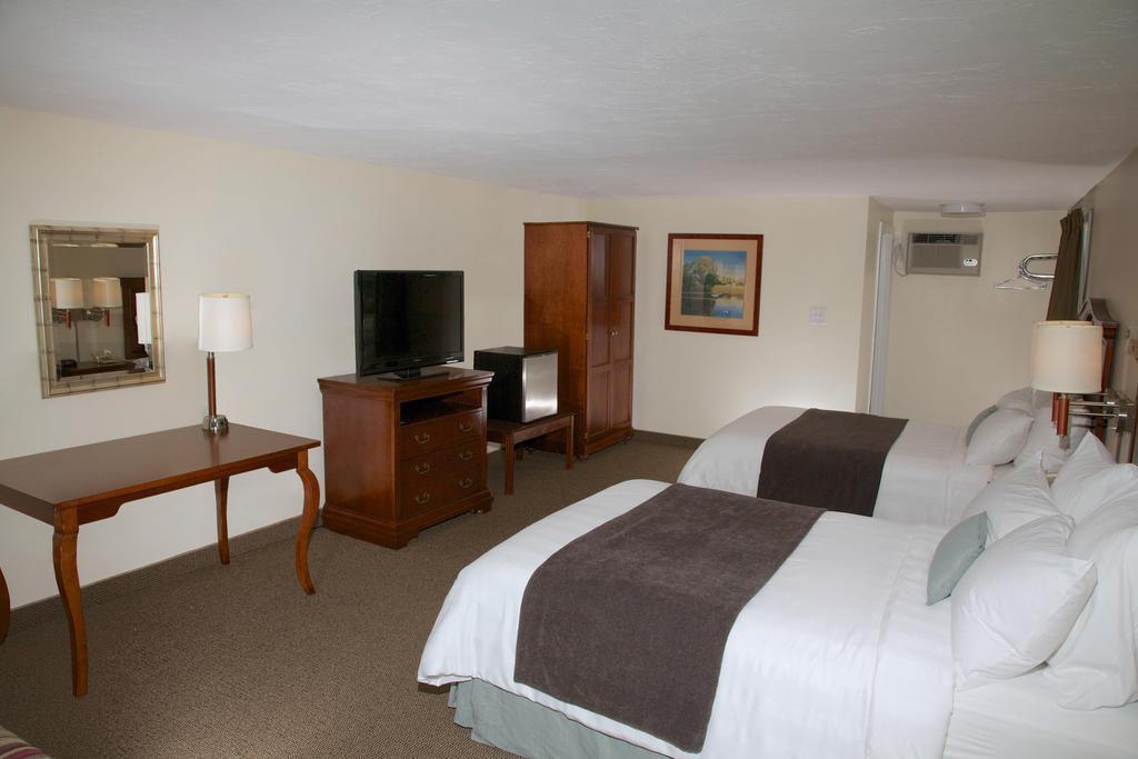 Holiday Hill Inn & Suites Dennisport Exteriör bild