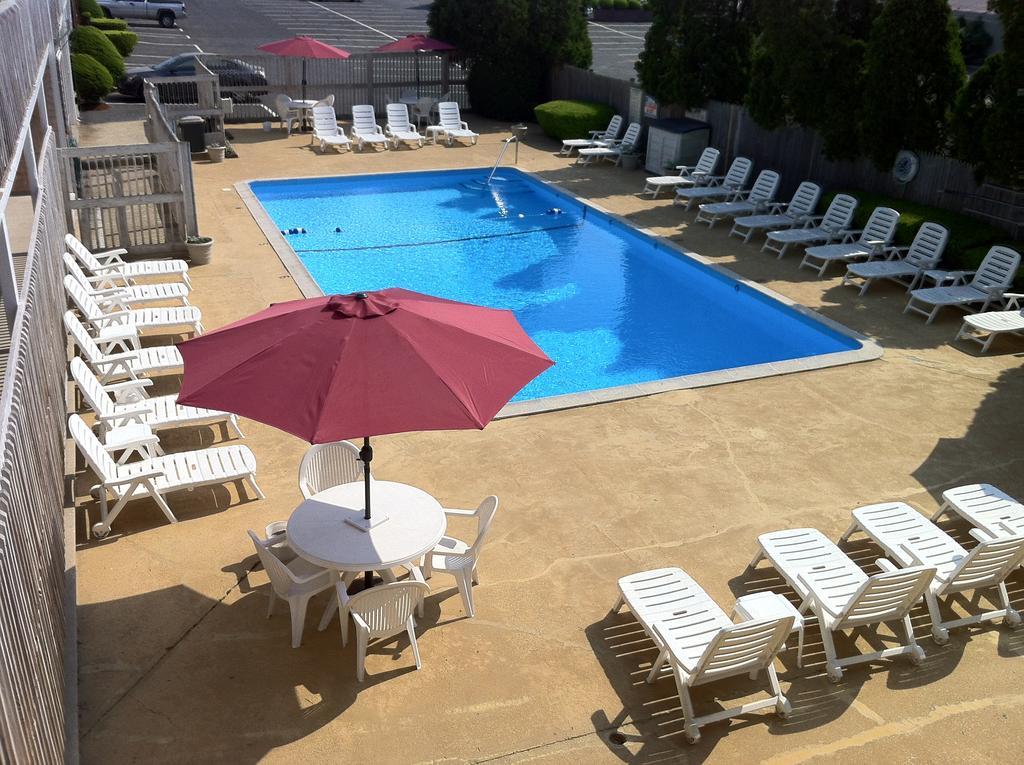 Holiday Hill Inn & Suites Dennisport Exteriör bild