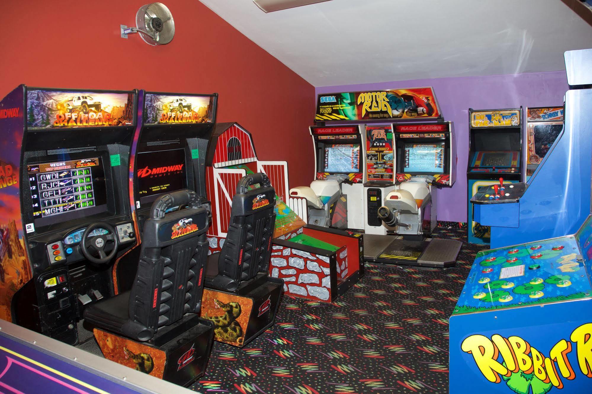 Holiday Hill Inn & Suites Dennisport Exteriör bild
