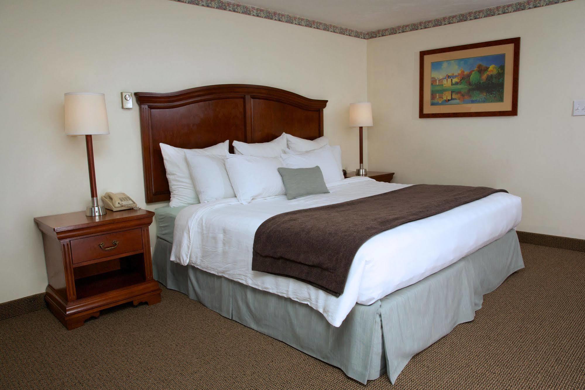 Holiday Hill Inn & Suites Dennisport Exteriör bild