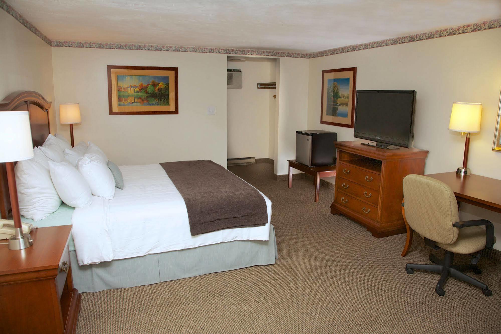 Holiday Hill Inn & Suites Dennisport Exteriör bild